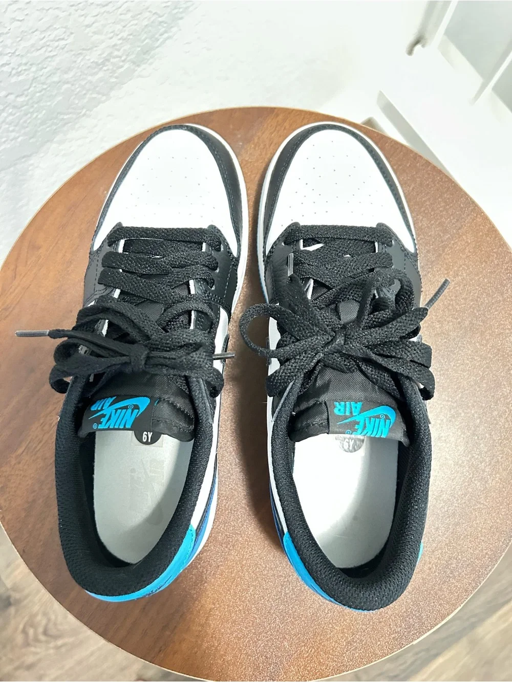 Jordan Low Top Sneakers White Black Blue